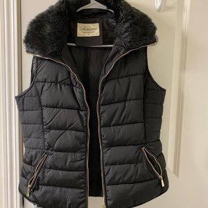Black Gillet with faux fur collar